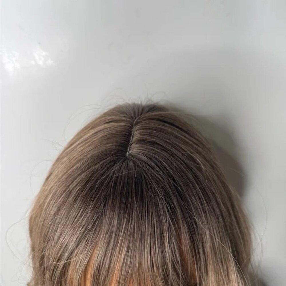 Stylish Ombre Brown Wavy Short Wig with Bangs - Natural Look - Picture 6 of 8